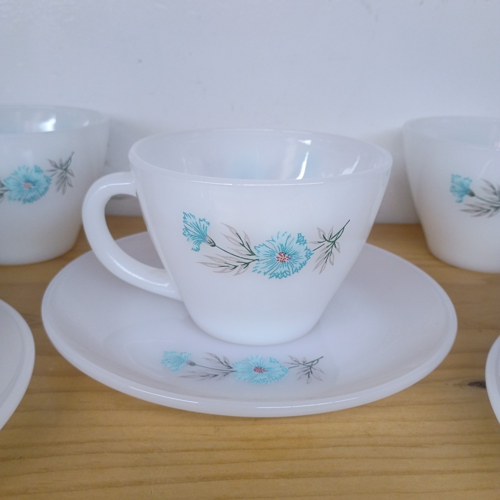 Vintage Fire King Bonnie Blue Carnation 5 Flower Teacup Cups‎ & 3 Saucers - Picture 6 of 15